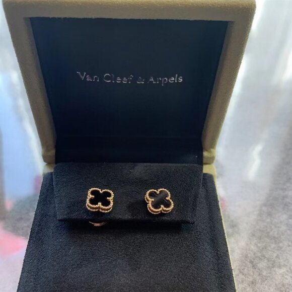🎉✨Van Cleef & Arpels🎉✨ 18K Gold Black Earrings🎉✨ - Picture 2 of 8